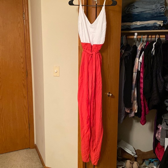Super cute pink and white romper - Picture 1 of 4